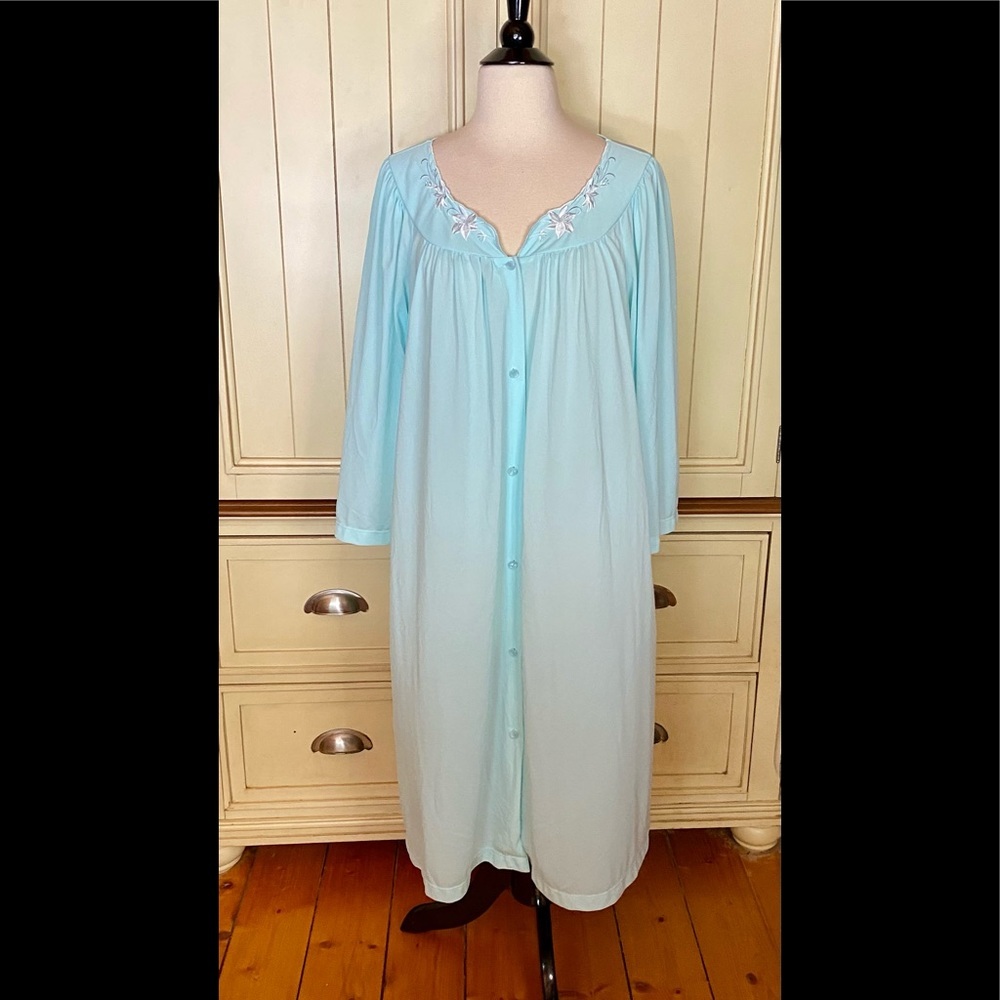 💕Miss Elaine Silky Button Up Robe💕